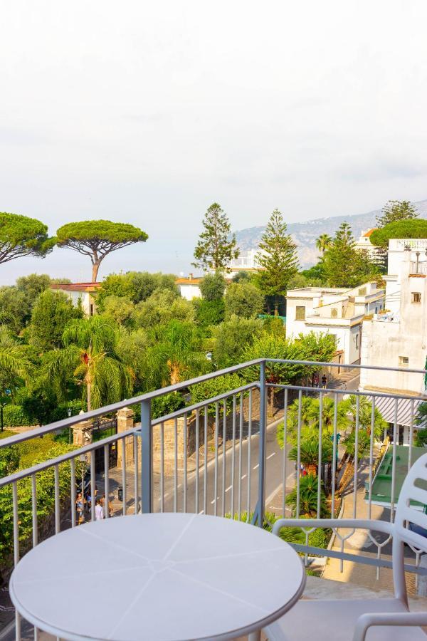 Sorrento Central And Sea View Flats מראה חיצוני תמונה